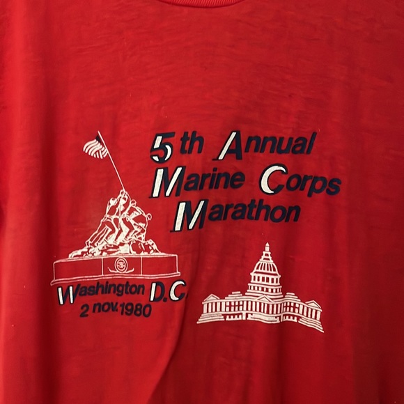 Vintage race day shirt for 5th Marine corps marathon in DC 1980 red, medium - Picture 3 of 6